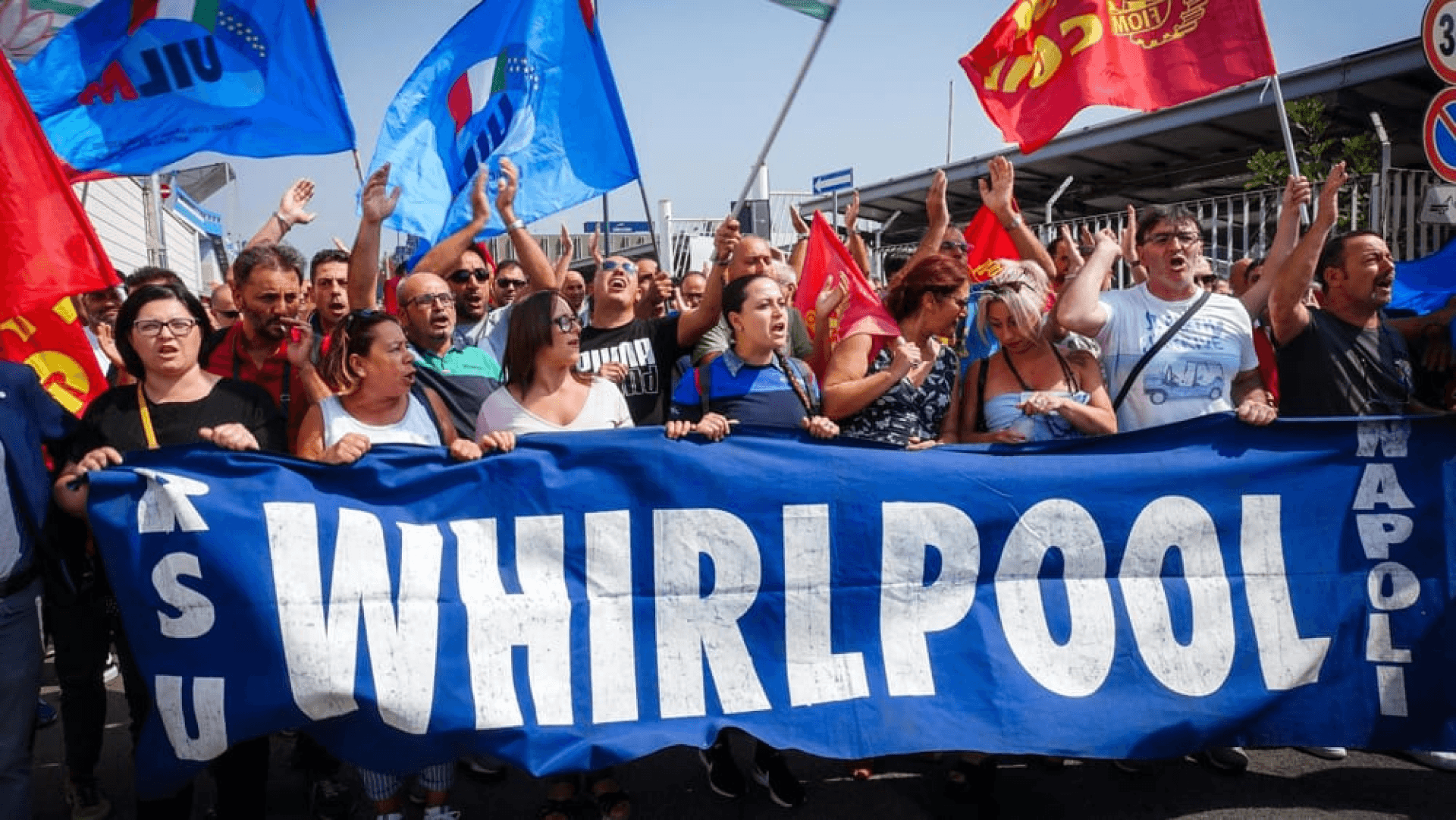 Whirlpool passa a Tea Tek: a Napoli i festeggiamenti degli ex operai