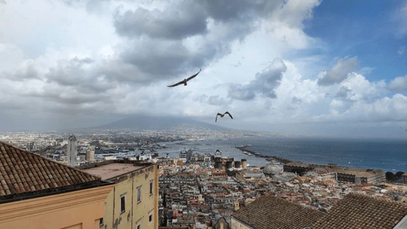 Napoli e il turismo: il centro della città visto dall'alto