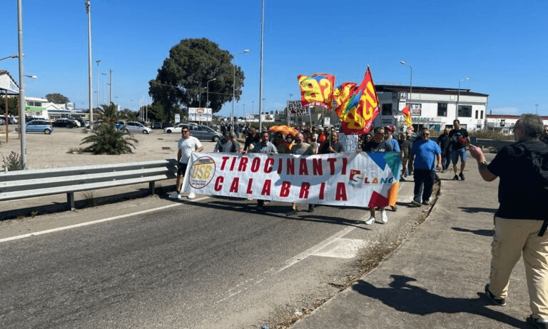 Tirocinanti calabresi in manifestazione