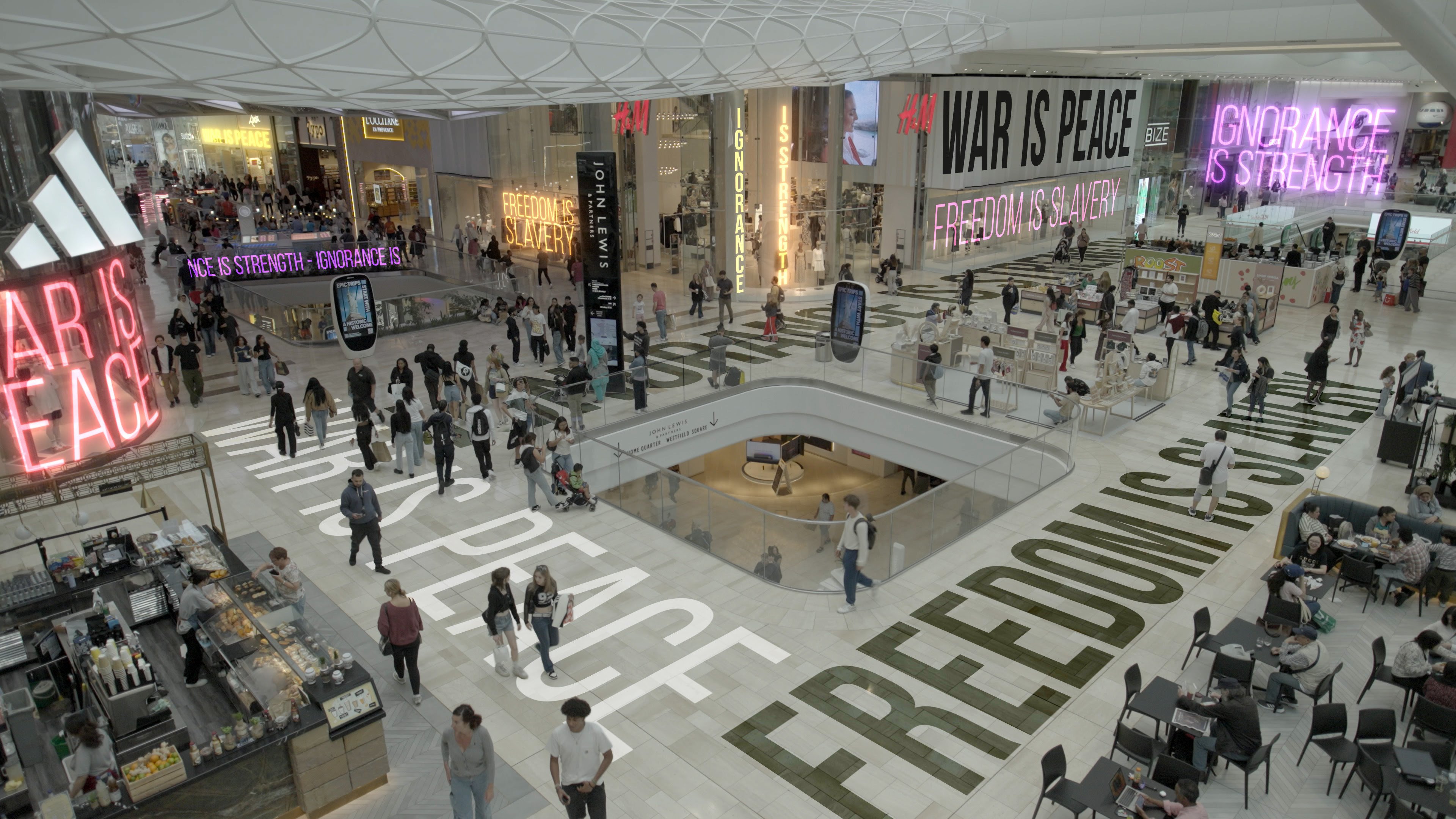 Un'immagine dal film "Orwell: 2+2=5" di Raoul Peck