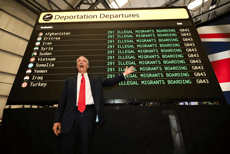 Brutte notizie per i lavoratori stranieri in UK: Nigel Farage propone di cancellare i visti retroattivamente