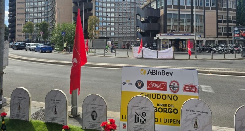 La manifestazione dei lavoratori di Birra del Borgo davanti al palazzo della Regione Lazio