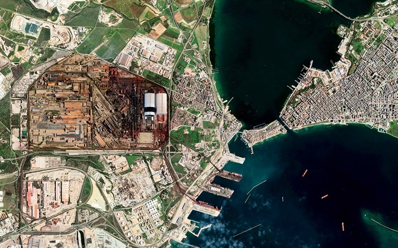 Una veduta aerea dell'ex ILVA, a cui ArcelorMittal ha negato l'aumento di capitale