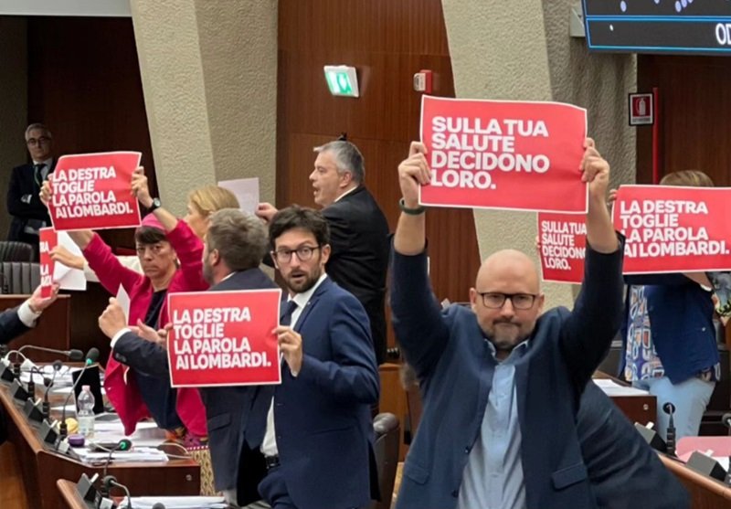 Sanità in Lombardia: i consiglieri del PD protestano contro l'inammissibilità dei quesiti referendari per potenziare la sanità pubblica