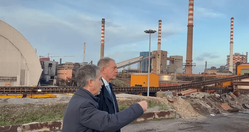 Lo spettro dell'insolvenza sull'ex ILVA: il commissario Quaranta e il ministro Urso in visita allo stabilimento
