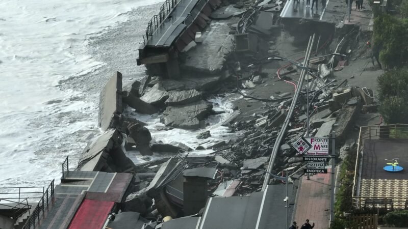 La riviera jonica di Santa Teresa di Riva distrutta dalle mareggiate