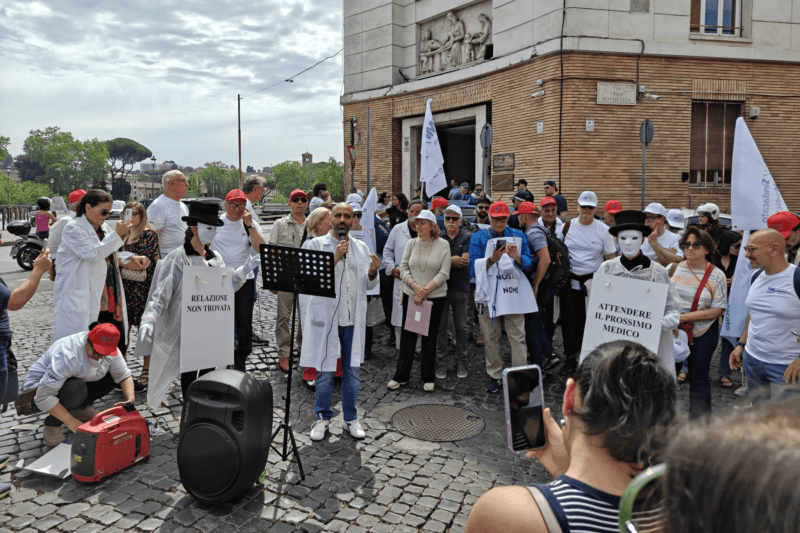 I medici generalisti del sindacato SMI manifestano contro il decreto Schillaci