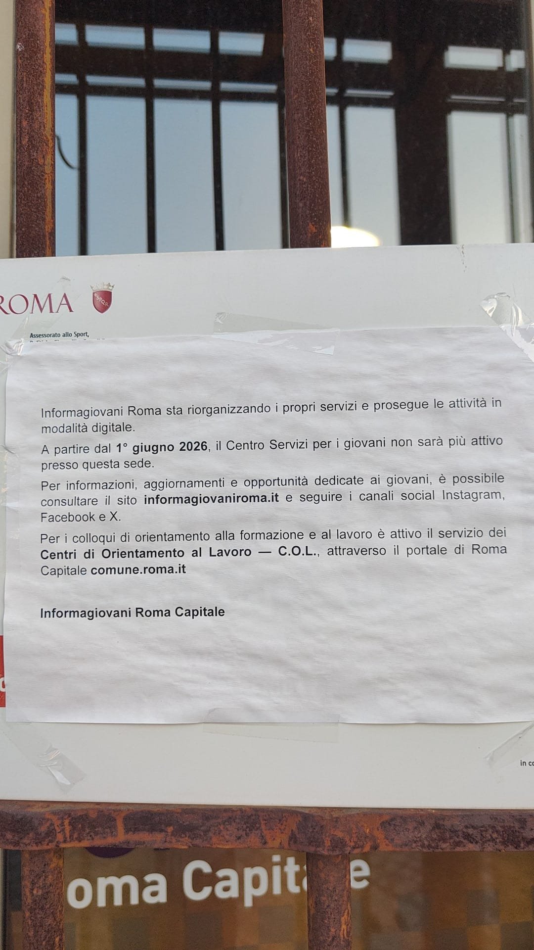 Un avviso scritto sulla "riorganizzazione" digitale di Informagiovani.