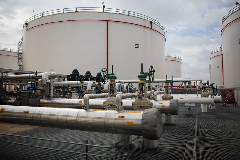 I serbatoi di un deposito di stoccaggio di petrolio