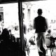 Manager come camerieri. Di schiena