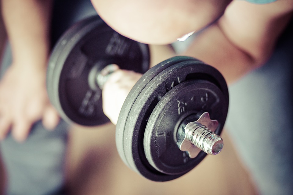 bodybuilding allenamento con peso