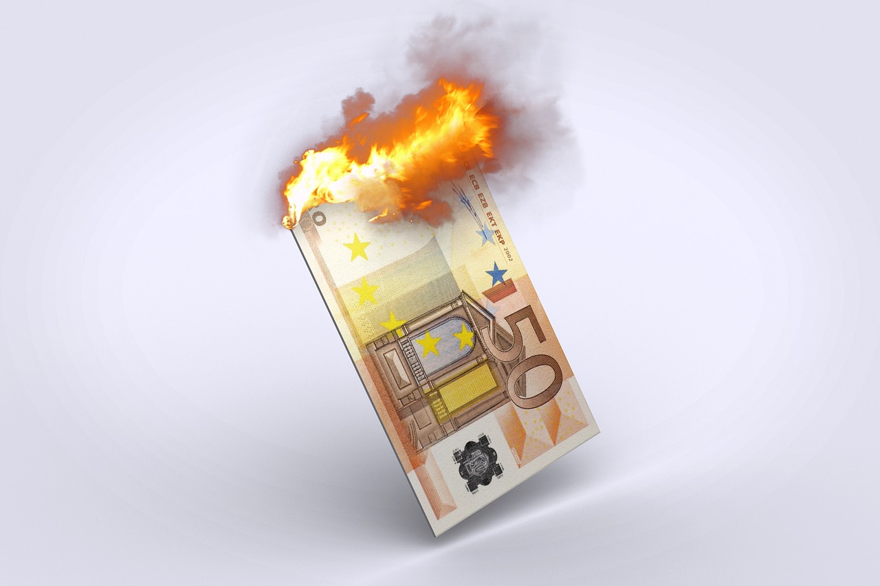 multa a gestori telecomunicazioni: soldi (dei clienti) in fiamme