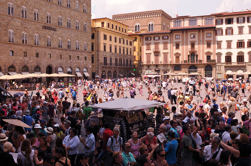 centri storici affollati: piazza Signoria a Firenze