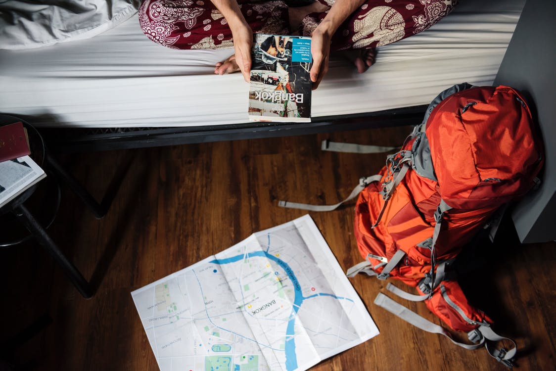 Una viaggiatrice, cliente del settore turistico.