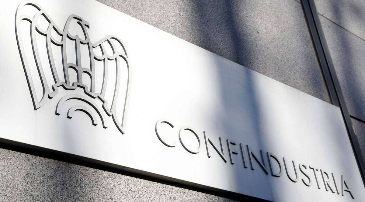 Confindustria Marche, uno nessuno e centomila