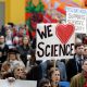 Divulgatore scientifico, un minotauro tra i libri