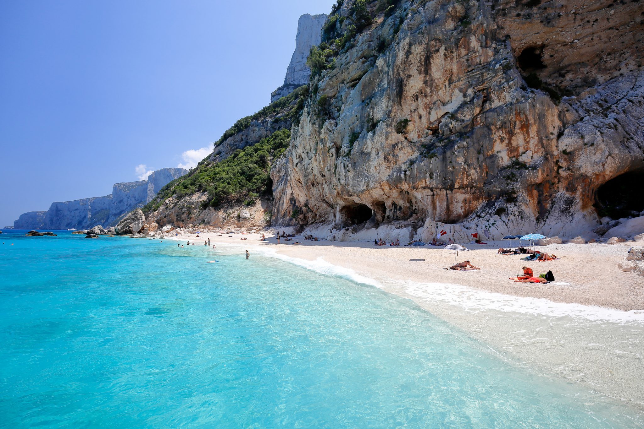 L’anno zero delle spiagge libere: la “terra di nessuno” indifferente al virus