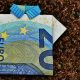 Scuole pubbliche a libro paga delle famiglie