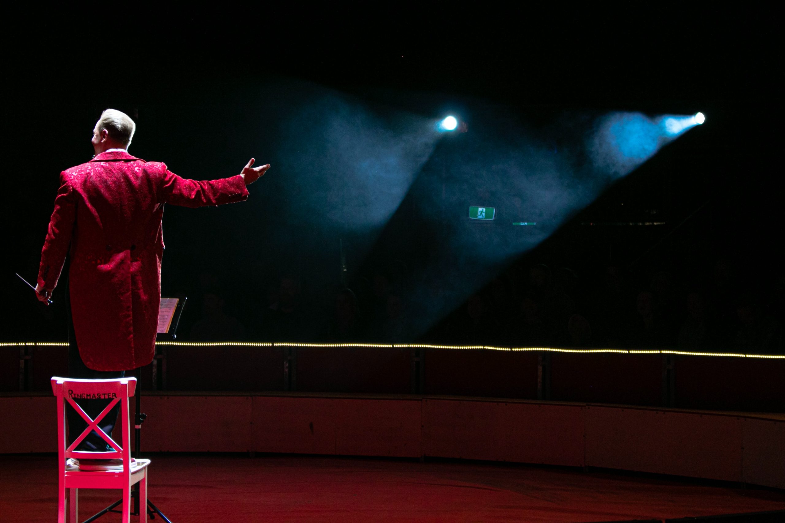 Se il Covid ferma il circo, i trapezisti fanno i rider