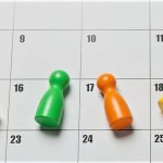 Settimana da quattro giorni: un calendario con quattro segnaposto