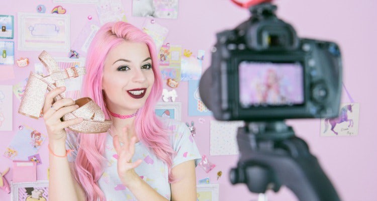 Il diavolo fa gli influencer ma non i coperchi: uno su due ricorre a frodi