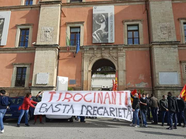 Tirocinanti mascherati da dipendenti pubblici: il caso Calabria