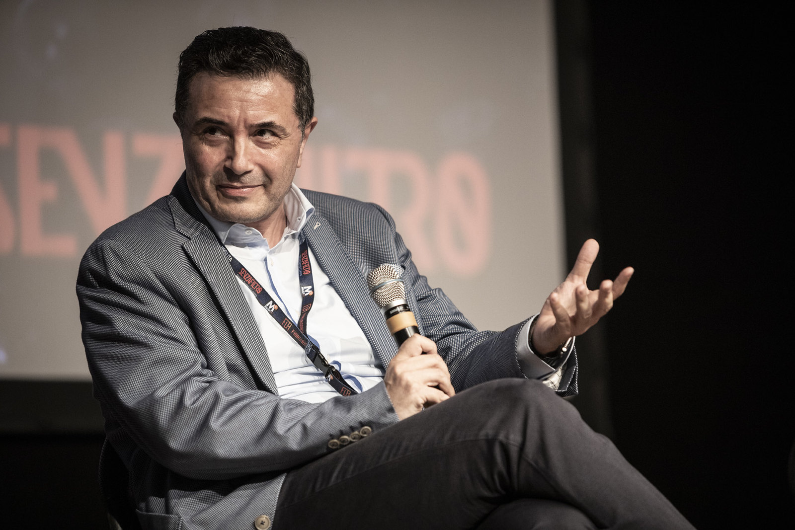 Il demografo Alfonso Giordano parla di urbanizzazione sul palco di Nobìlita 2021.