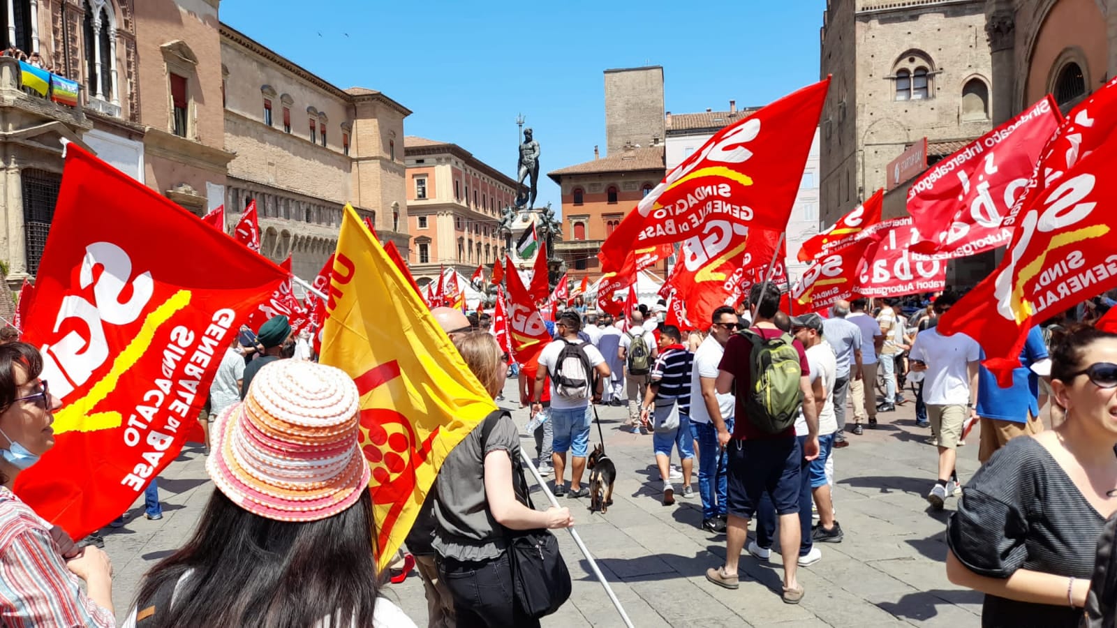 Gli educatori in sciopero a Bologna.