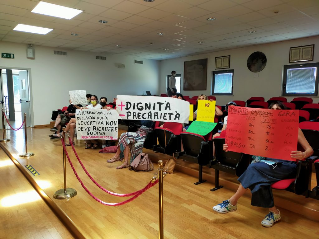 Gli educatori del territorio di Casalecchio all'assemblea pubblica dell'ente comunale.