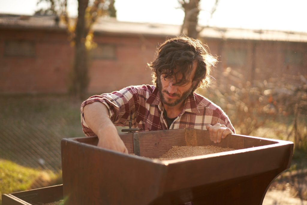 Andrea Gherpelli, ingegnere, attore, agricoltore e conduttore del programma "Wild Teens".