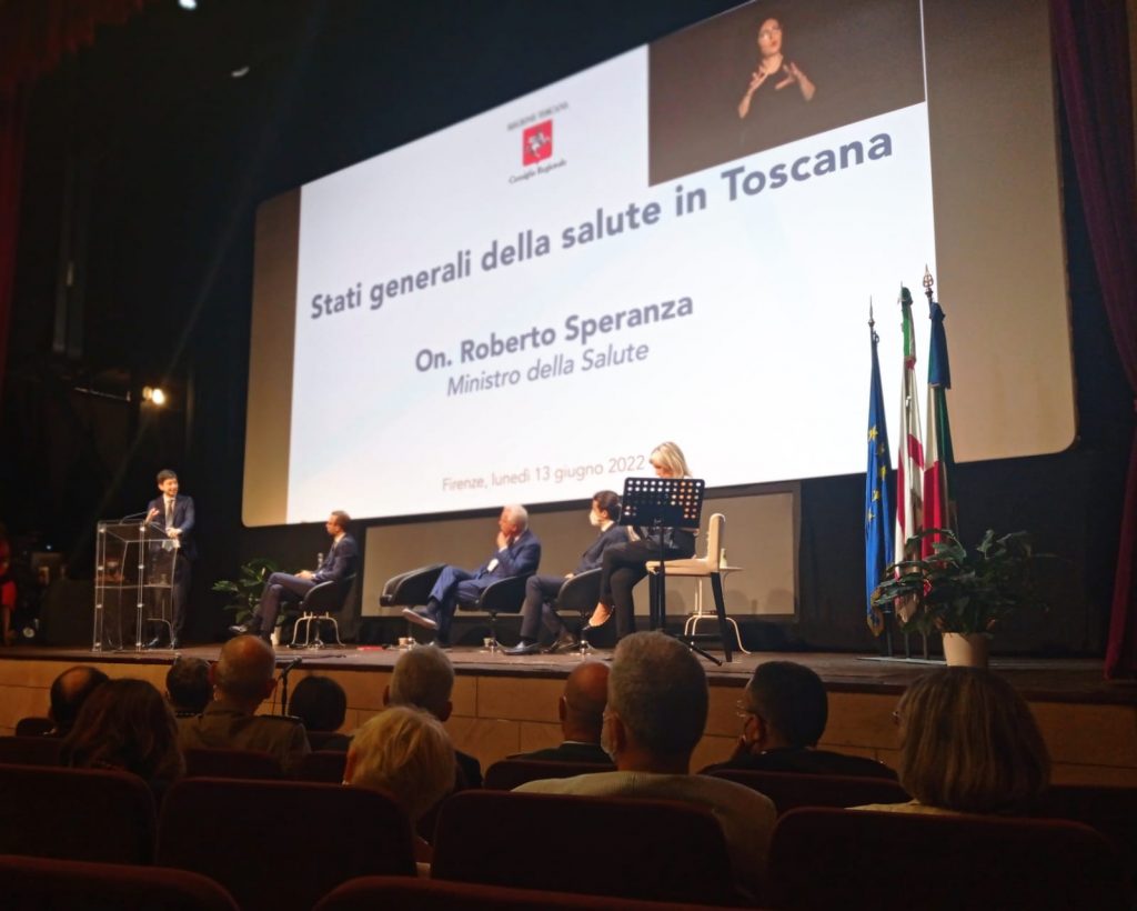 Gli Stati Generali della Salute nel Teatro della Compagnia, a Firenze.