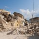 Emergenze, non sappiamo ricostruire altro che l’ipocrisia: qui stanno in piedi solo i crolli