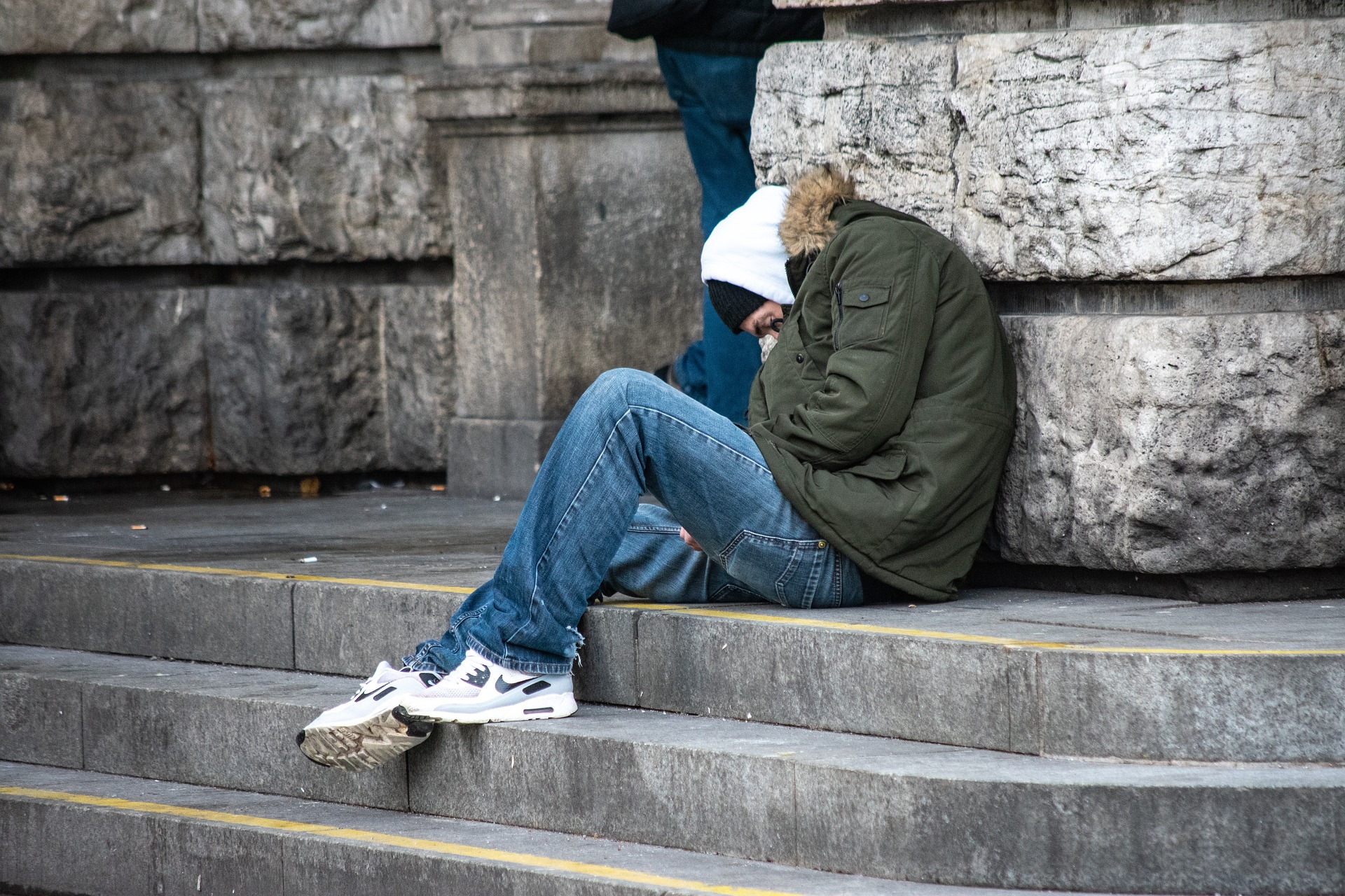 Povertà dei giovani: un senzatetto under 35 per strada