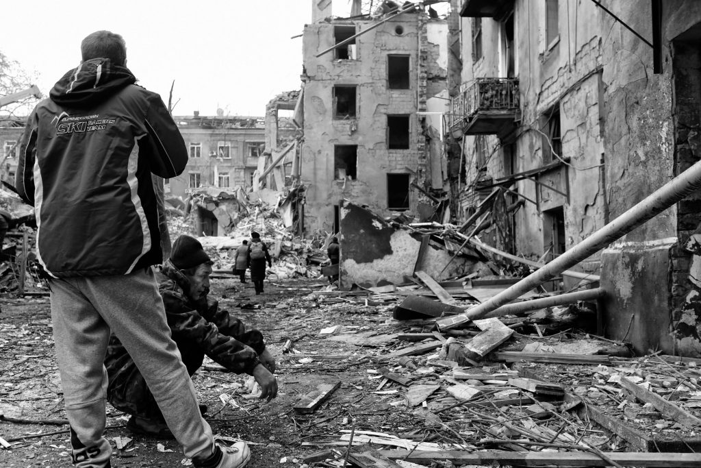 Kramatorsk, Ucraina: edificio civile colpito da un razzo balistico.
